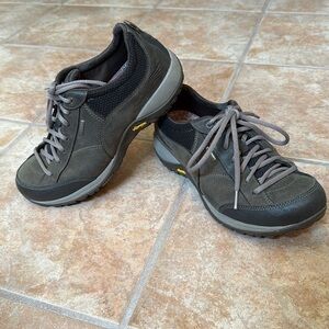 Dansko Paisley Womens Athletic Hiking Shoe Moss Suede Size 8